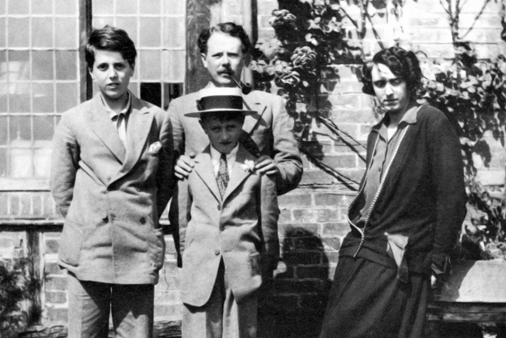 Vita Sackville-West e Harold Nicolson con i loro due figli